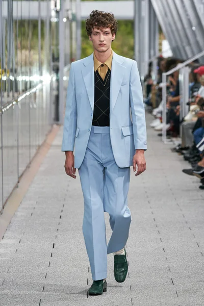 Look 12